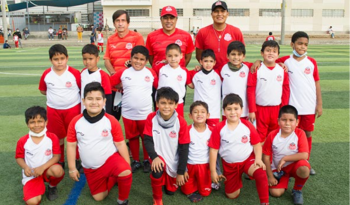 Escuela de Futbol Coyote Rivera completo
