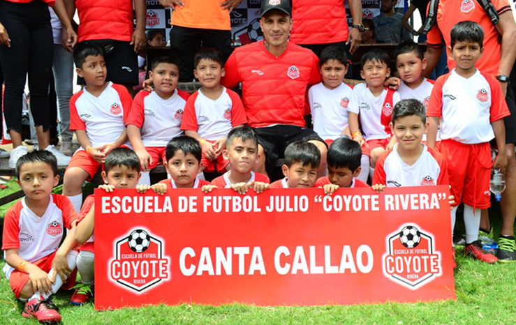 Escuela de Futbol Coyote Rivera completo
